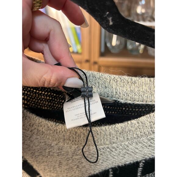 BCBG Maxazria Black Tan Sweater Poncho Oversized Size Large NWOT - Picture 6 of 6